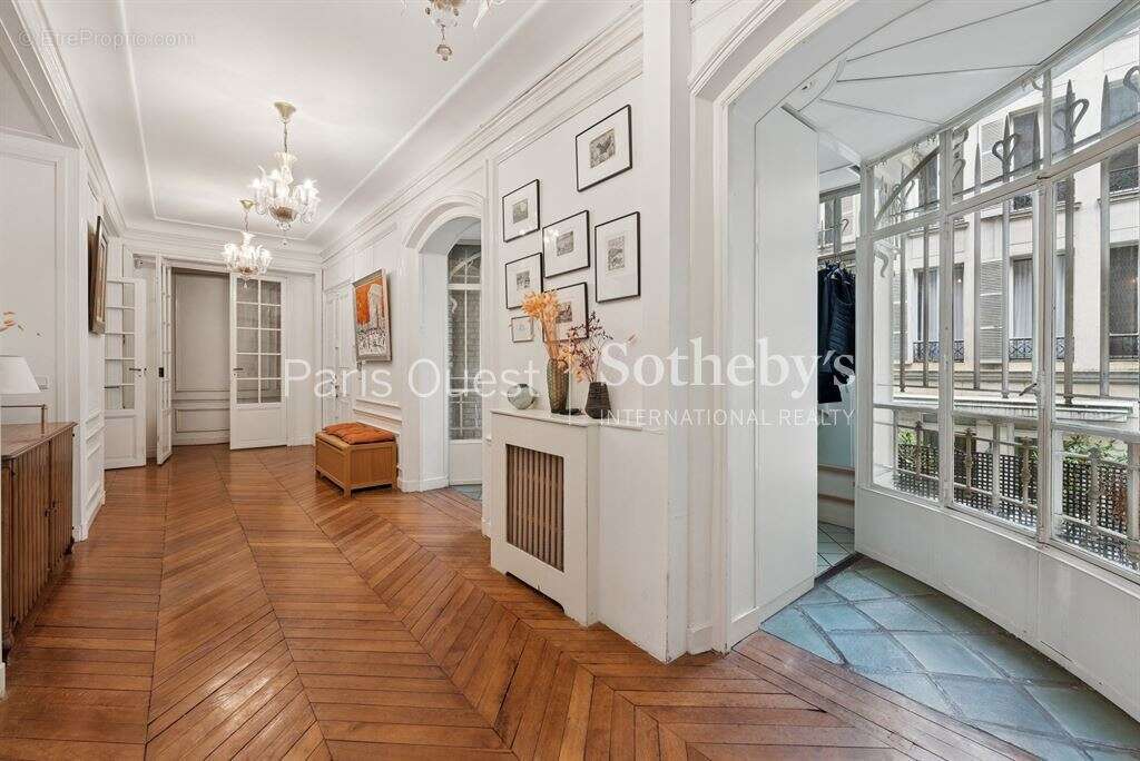 Appartement à PARIS-17E
