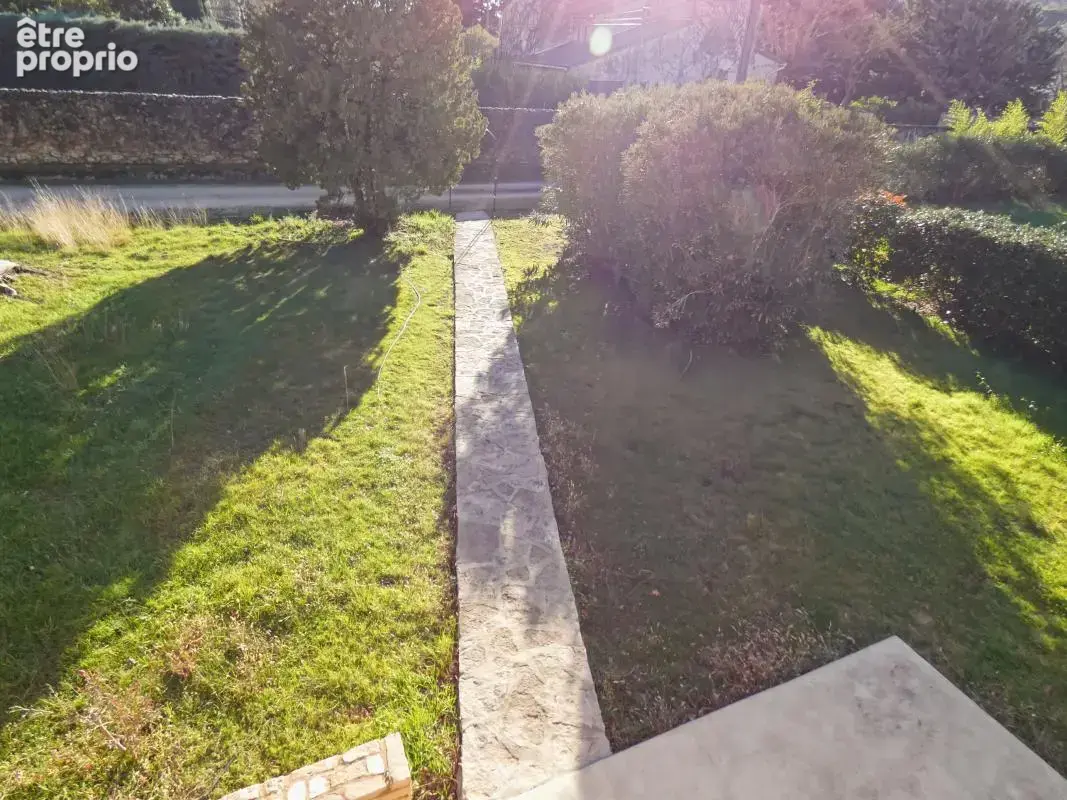 Volumes Généreux et Sérénité aux Portes de la Ville : 267m2 sur terrain de 1785 m2, idéale famille et activité professionnelle - photo 24
