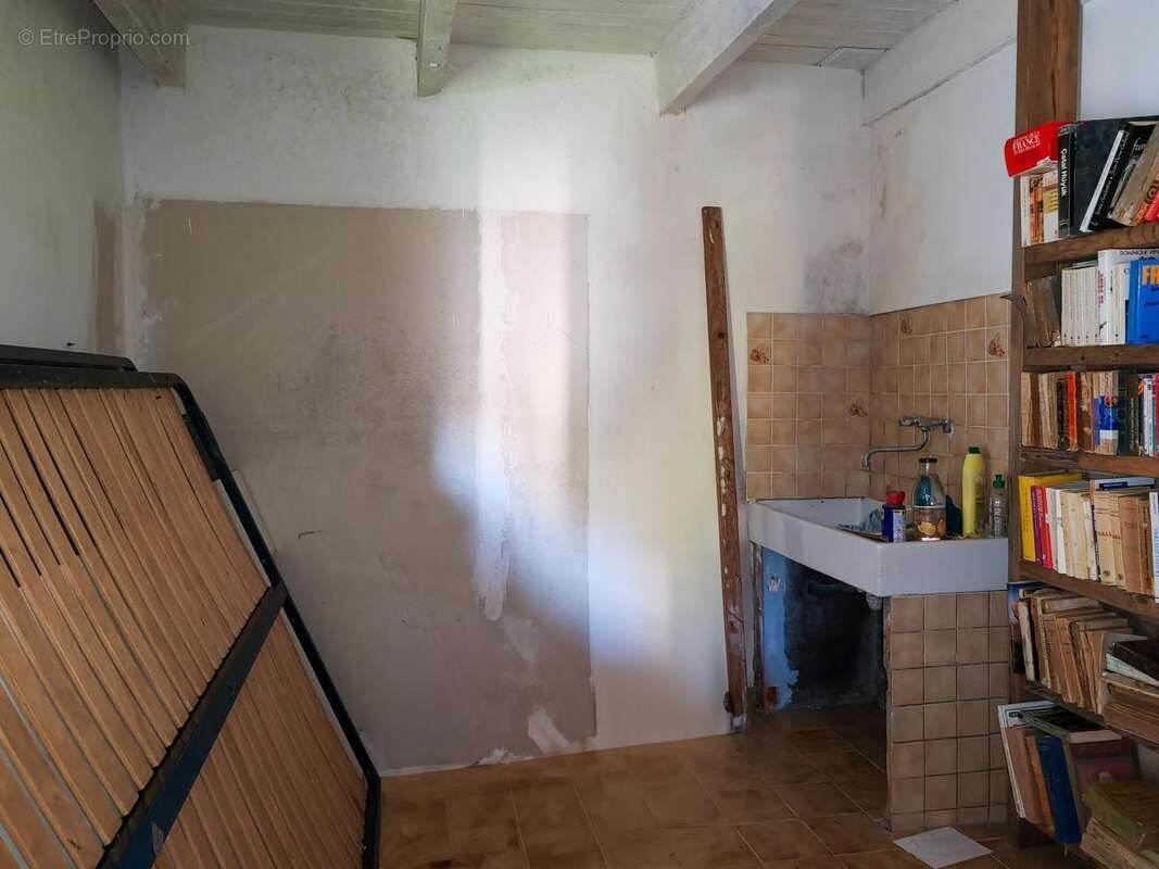 Maison 95 m² à Le Cloitre-Saint-Thegonnec  - photo 7