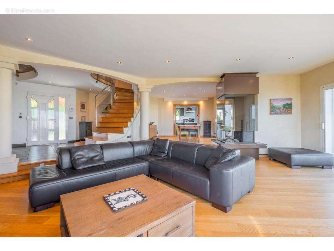 Maison 213 m² à Bossey  - photo 9