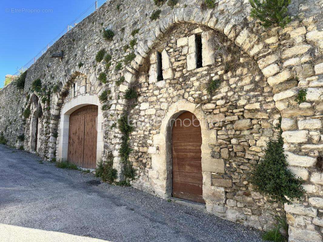 Bien rare sur la citadelle : maison avec jardin et caves voûtées - photo 3