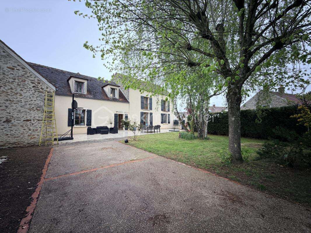 Maison à MOISSY-CRAMAYEL