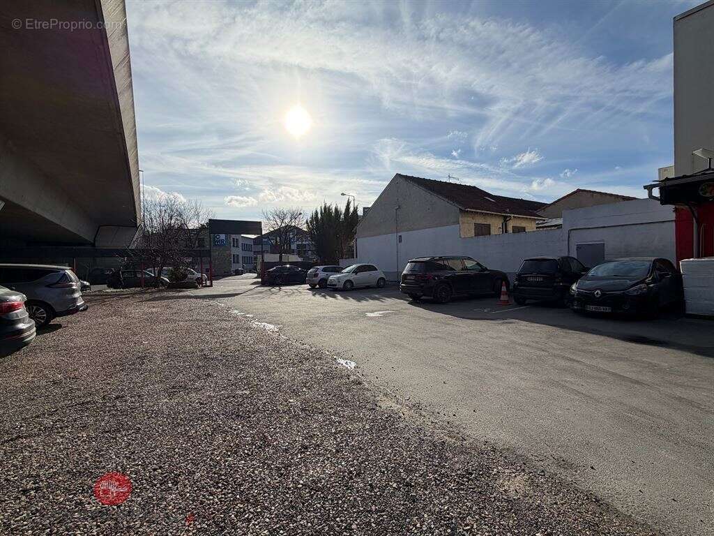 Commerce à LA COURNEUVE