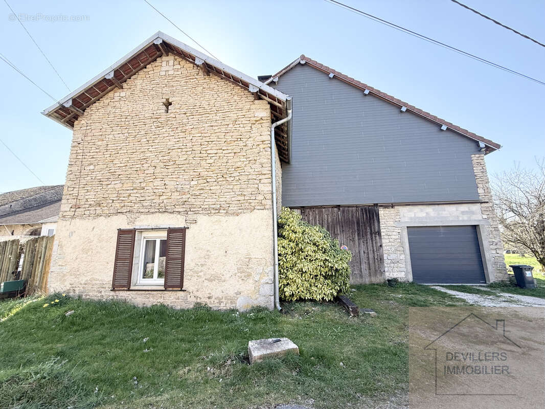 Maison à MONTROND-LE-CHATEAU