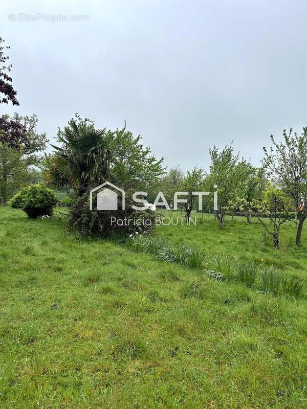 Terrain 1623 m² à Saint-Martin-De-Saint-Maixent  - photo 4