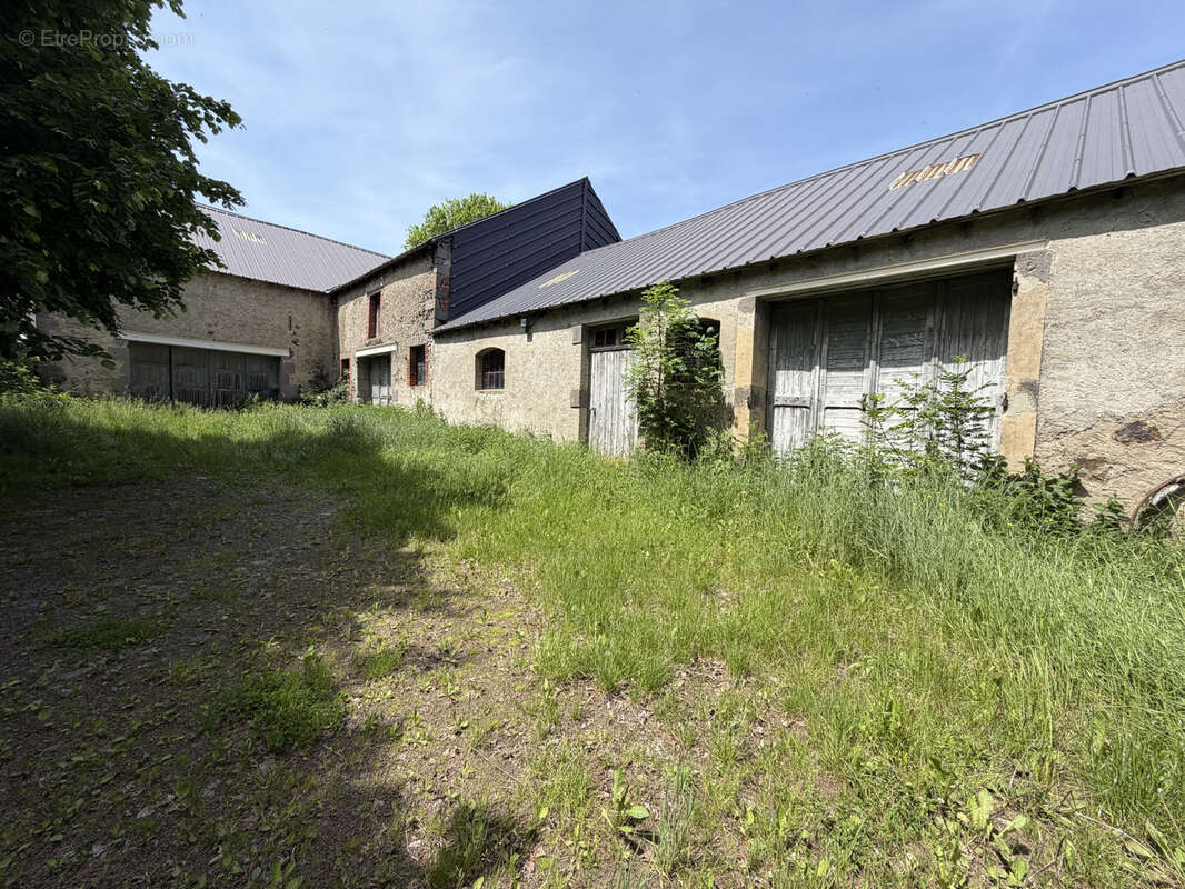 Appartement à EGLISENEUVE-D'ENTRAIGUES