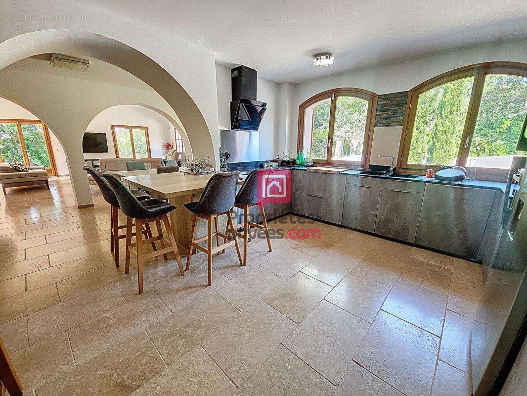 Villa de caractère- La Motte 9 pièces-226 m2- PISCINE- GARAGE - photo 9