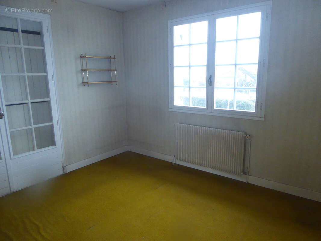 Maison à MONTMOREAU-SAINT-CYBARD