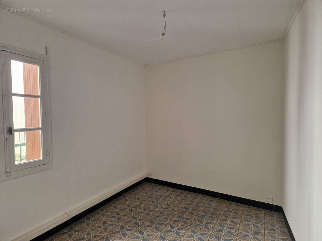 Appartement T4 + TERRASSE 20m2 + dépendance + cave - photo 8