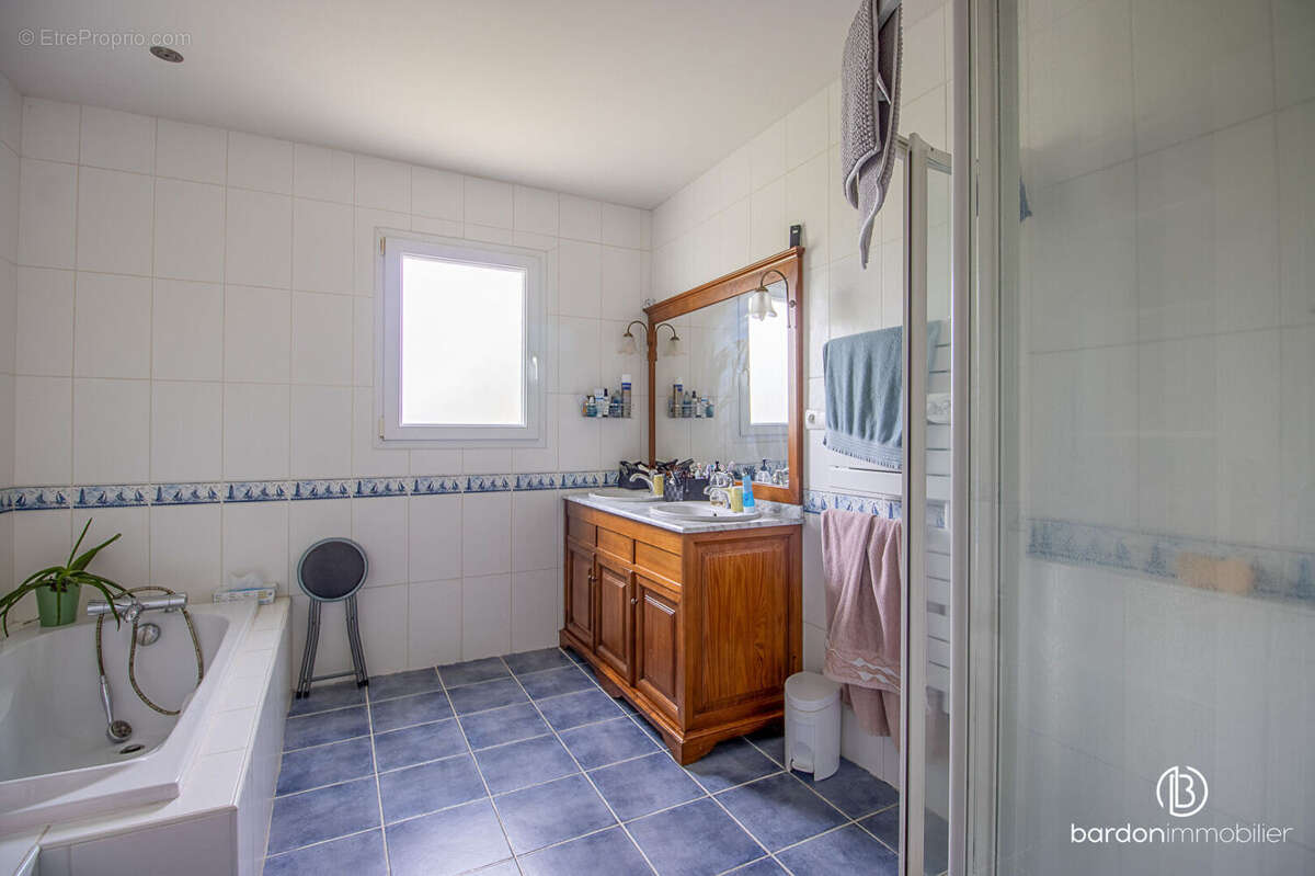 Maison à CHATEAUNEUF