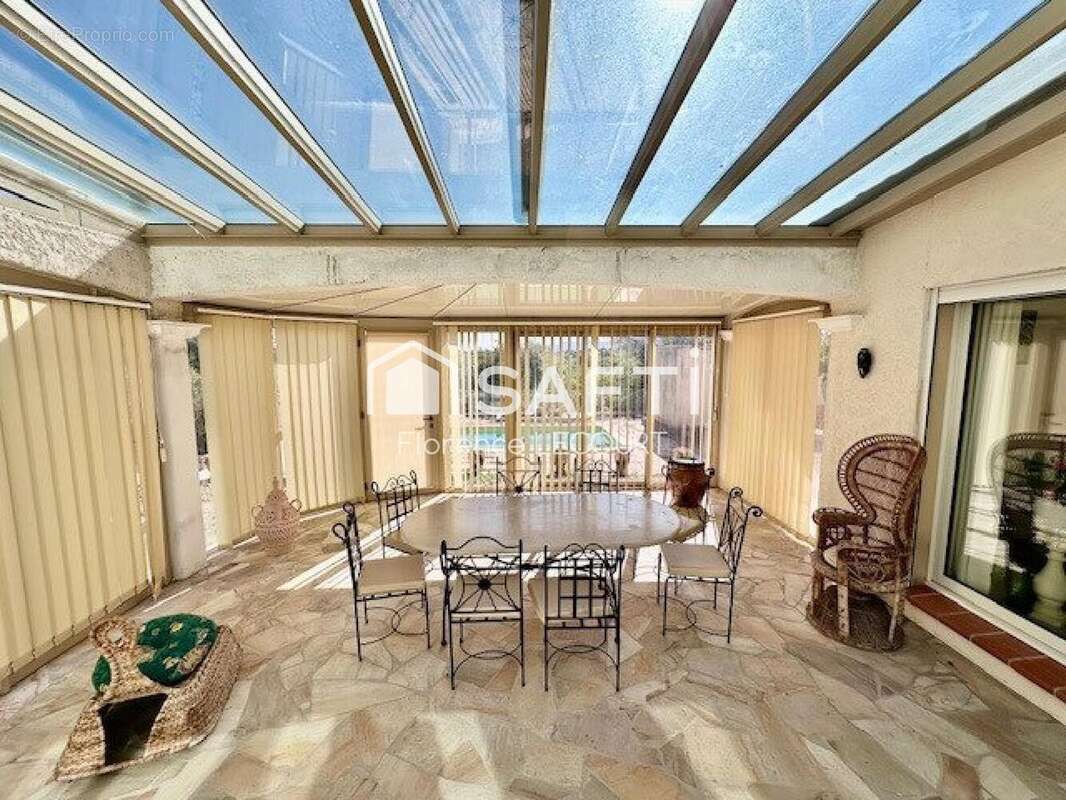 Maison 186 m² à Saint-Maximin-La-Sainte-Baume  - photo 6