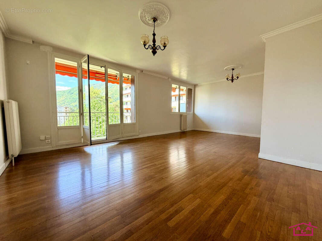 Appartement à MEYLAN