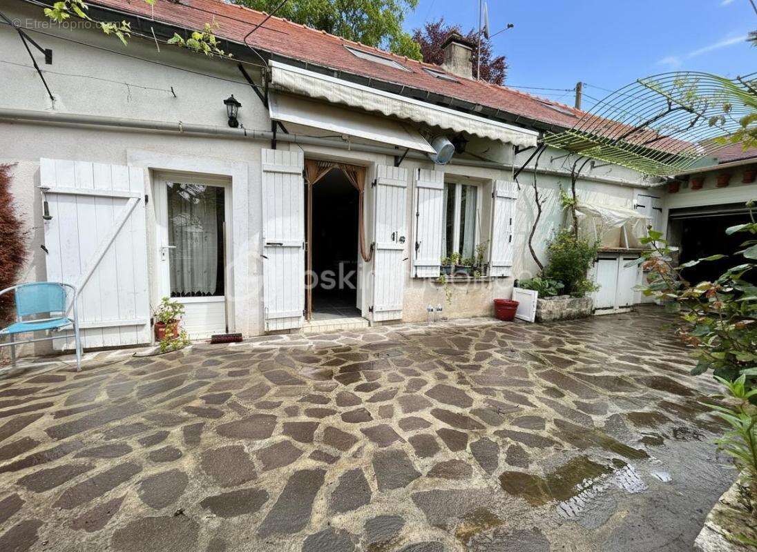 Maison à ESMANS