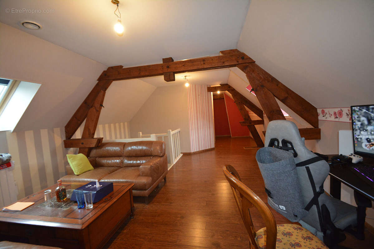 Maison à COUCY-LE-CHATEAU-AUFFRIQUE