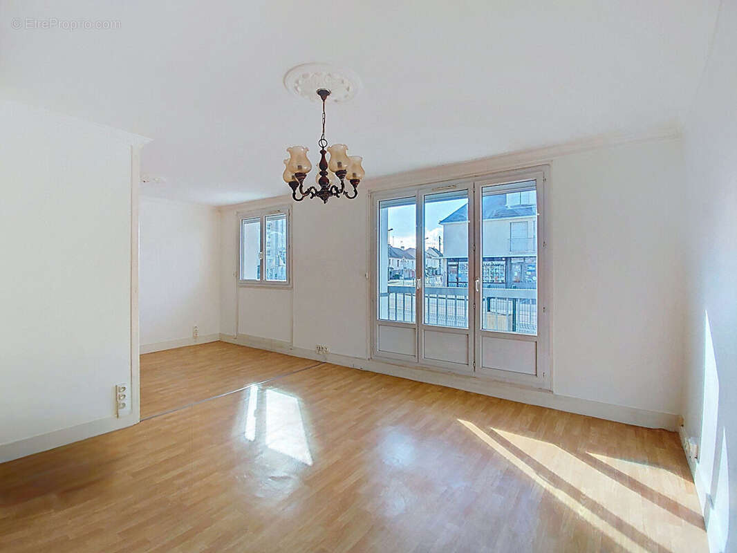 Appartement à MAINVILLIERS