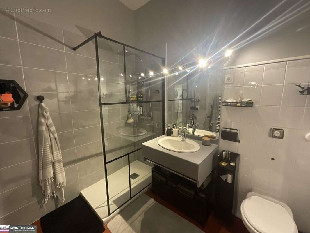 Le charme intemporel d'une Maison de Maitre T6 offrant 176 m² donnant sur patio intimiste avec piscine, nichée au coeur de Corne - photo 16