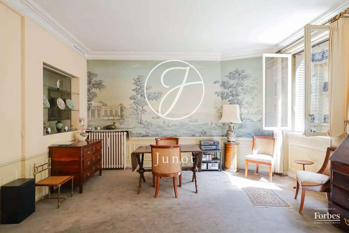 Appartement à PARIS-7E