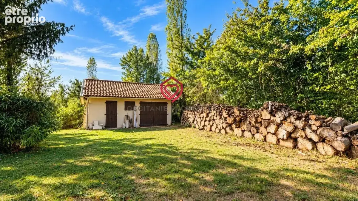 Maison de plain pied implantée sur un terrain arboré de 2 000 m² - photo 11