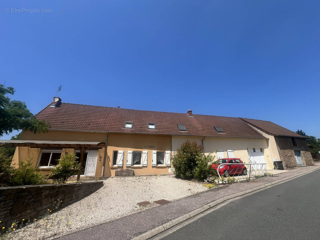 Maison à VENDENESSE-LES-CHAROLLES