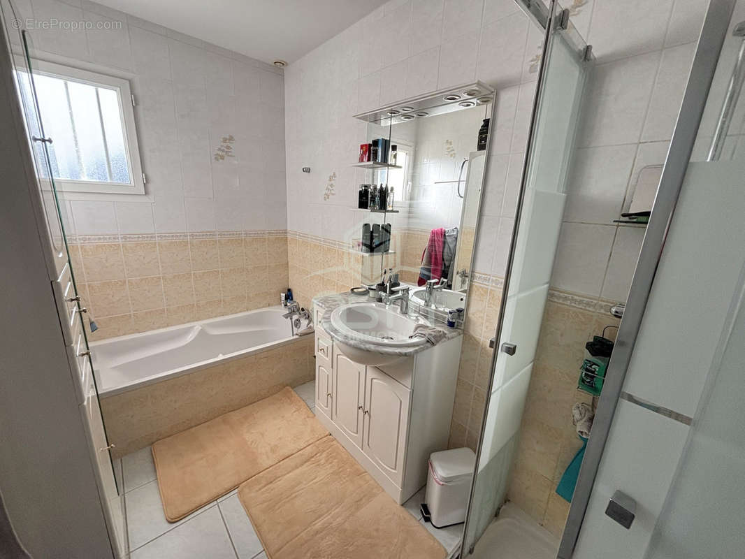 Maison à SAINTE-MAURE-DE-TOURAINE