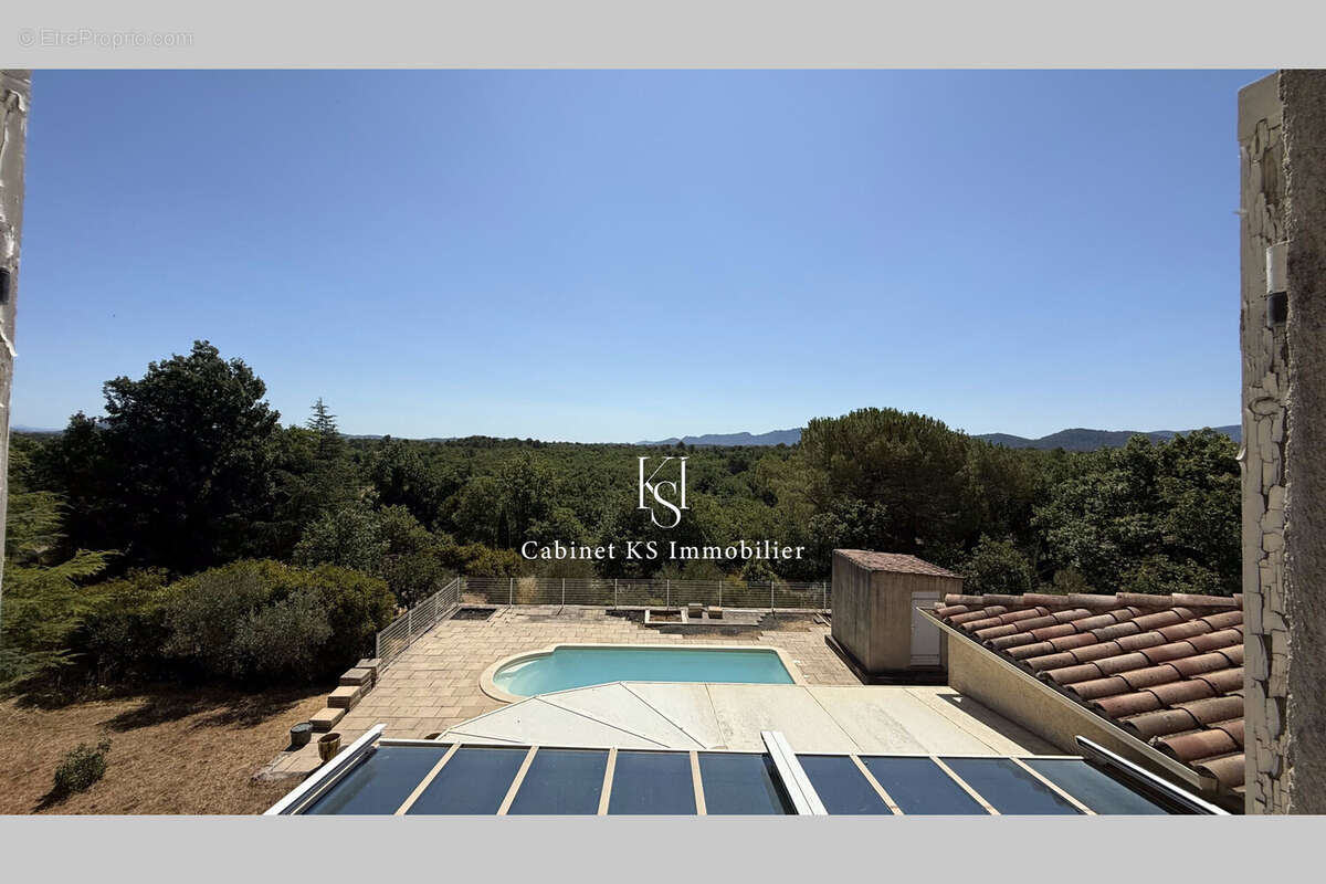 Maison 210 m² à Saint-Maximin-La-Sainte-Baume  - photo 6