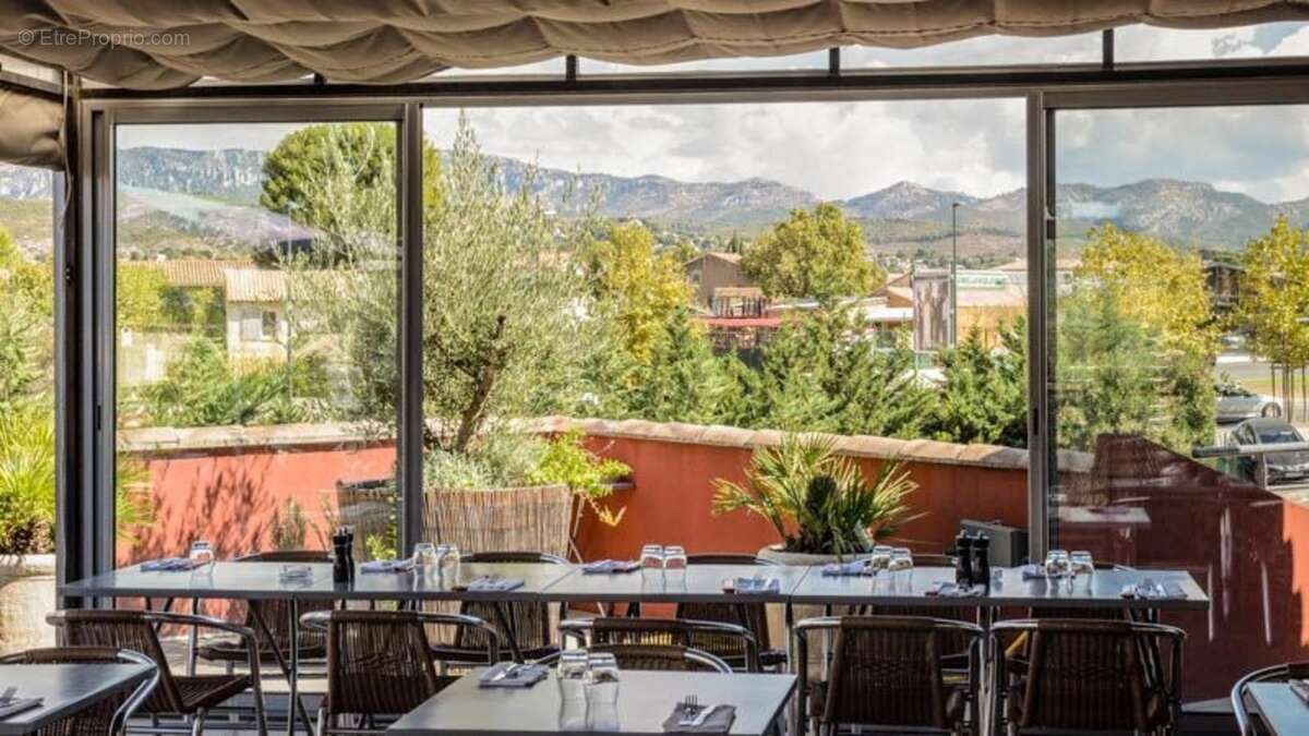 Fonds de commerce Restaurant bistronomique méridional terrasse panoramique à céder à PLAN DE CUQUES (13) - photo 3