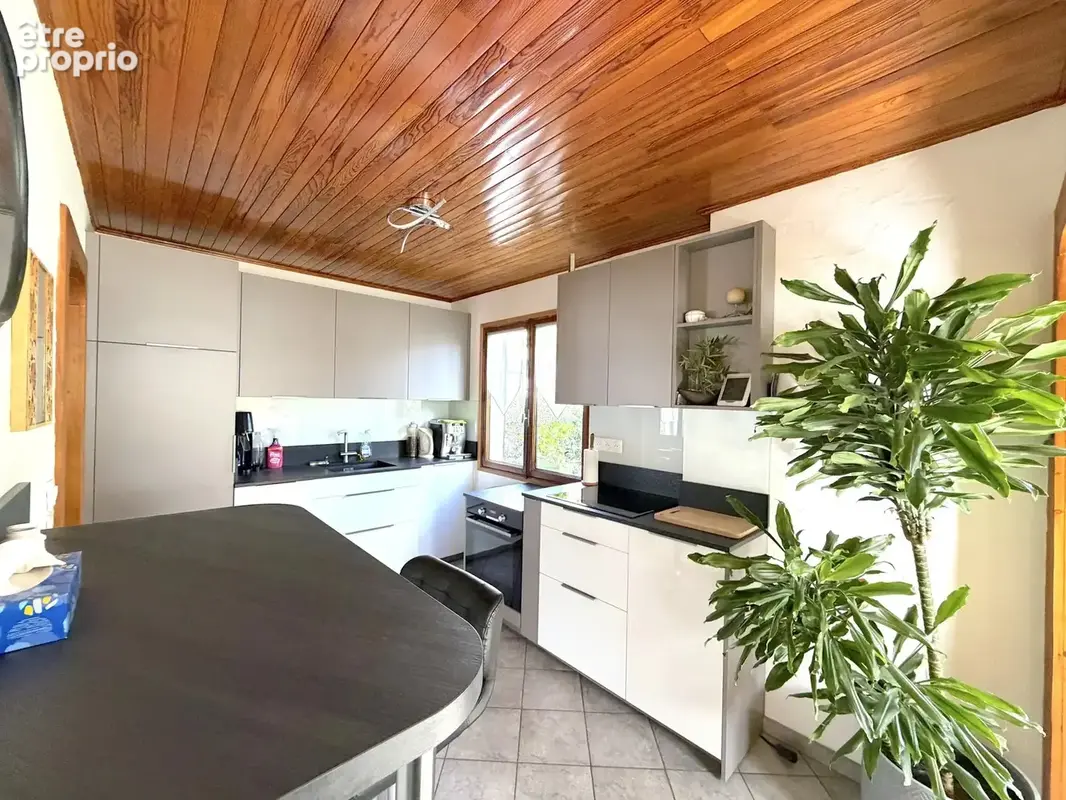 Maison - sous sol complet - grand terrain - photo 3