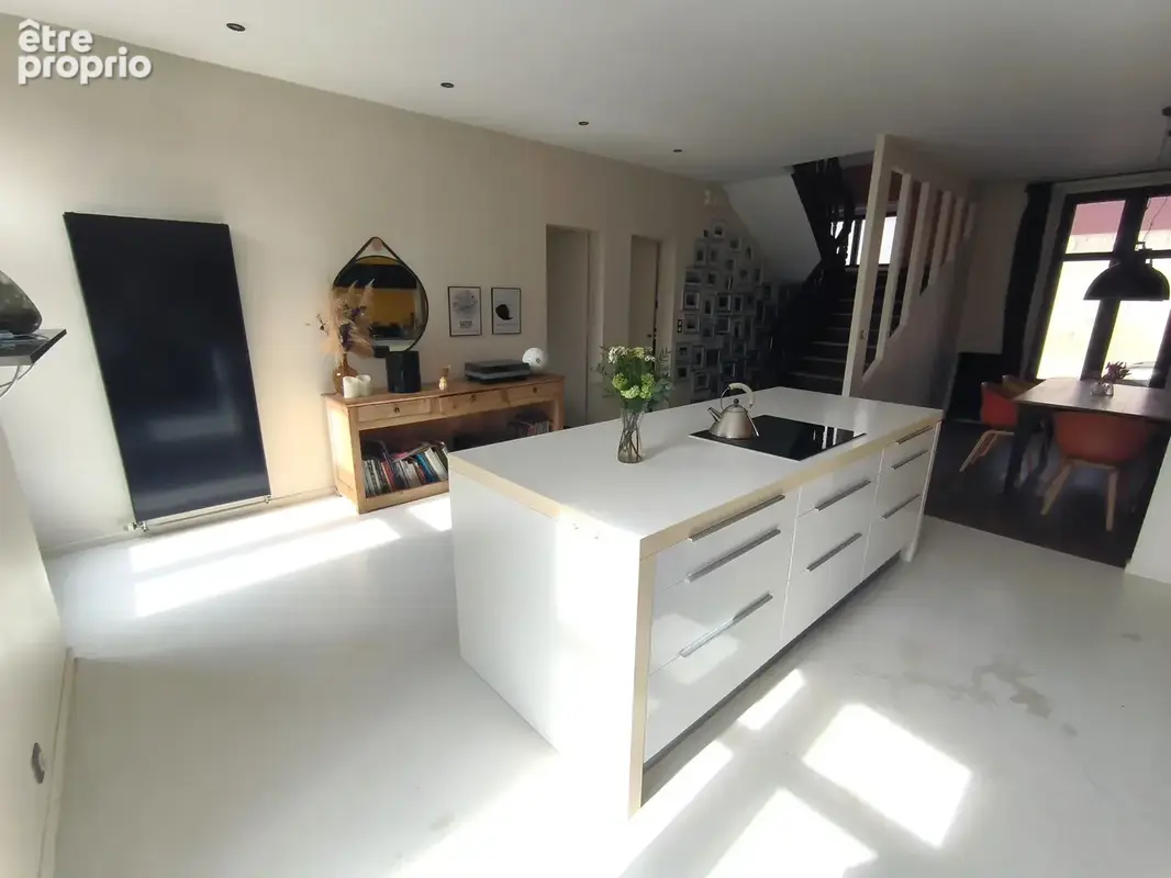 Nantes  Saint-Jacques. Hôtel particulier rénové avec double garage. 590 000 € FAI - photo 7