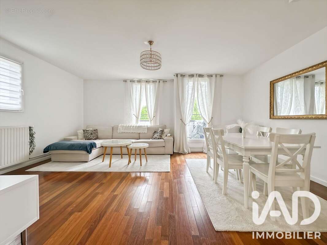 Photo 3 - Appartement à SAINTE-GENEVIEVE-DES-BOIS