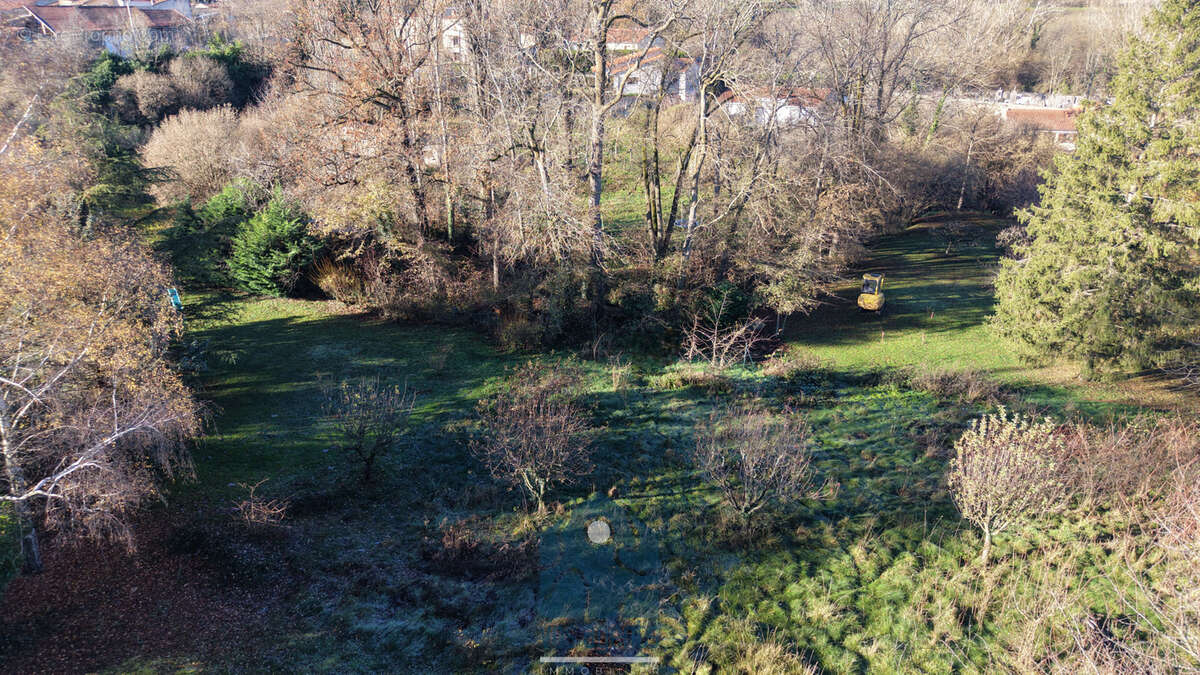 Terrain à SAINT-JULIEN-DE-COPPEL