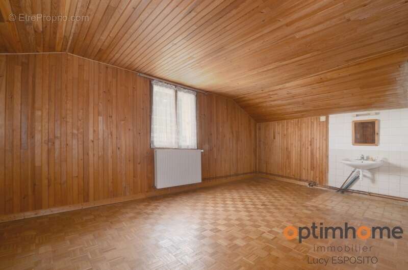  Maison en pierre à rénover avec terrain à bâtir – Nieuil (16)  - photo 13