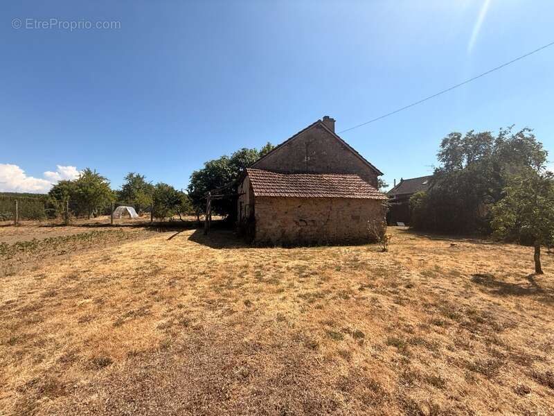 EN EXCLUSIVITE ! Charmante maison en pierre 60m² à rénover, Terrain de 900 m² 23 800 € - photo 16