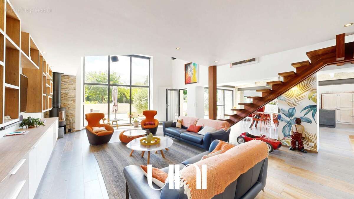 Maison 7 pièces de 264m2 avec jardin clos - Mathieu - photo 3
