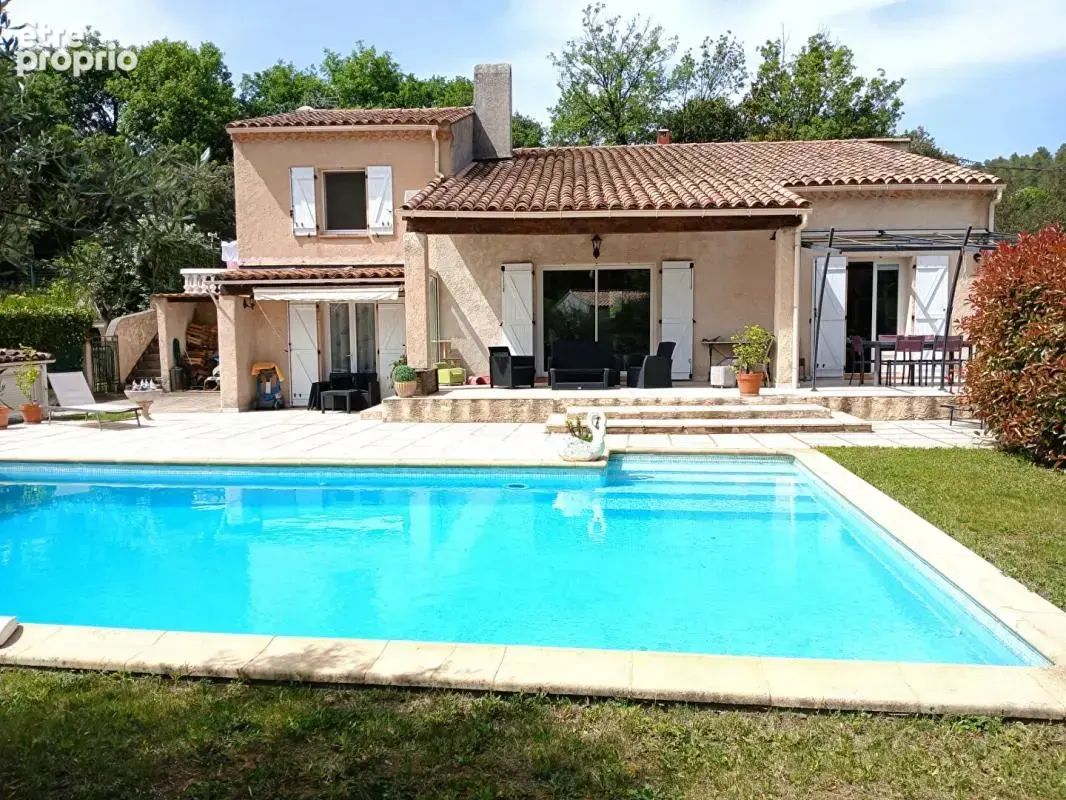 Villa T6 de 128m² sur 1118m² de terrain avec piscine et garage - Cabasse - photo 13
