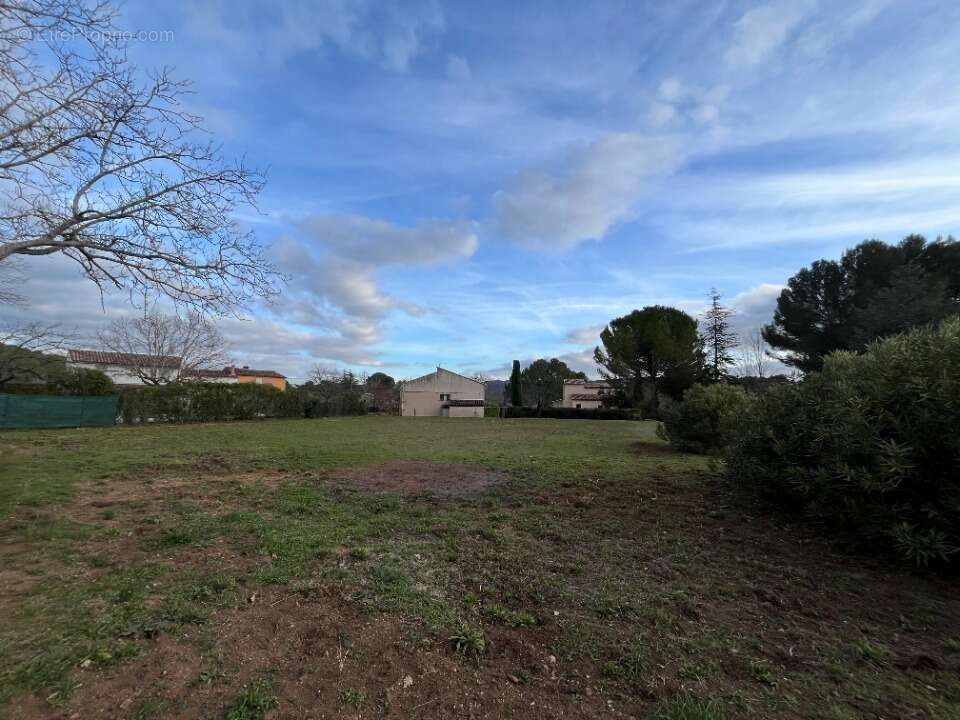Terrain à SALERNES