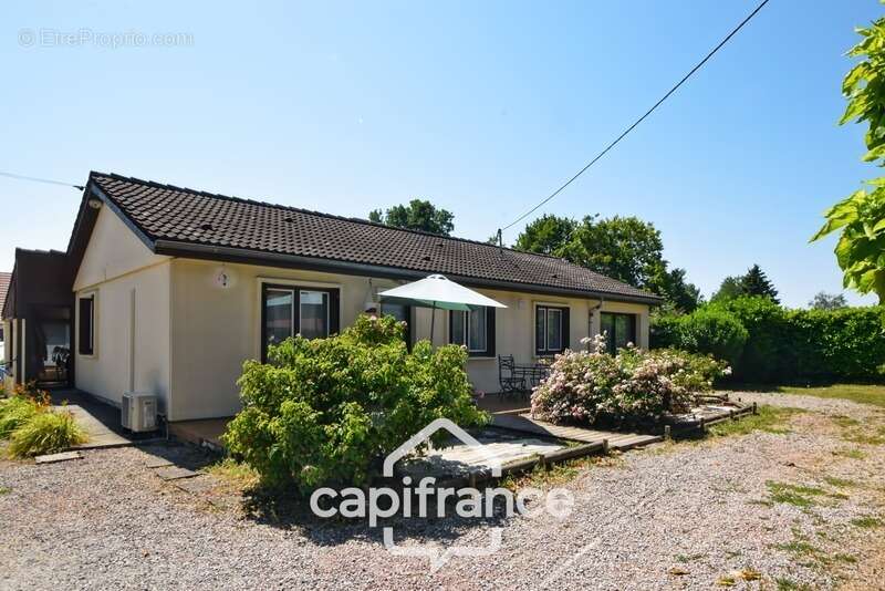 Maison entièrement rénovée de plain-pied, 3 chambres, proche Bletterans (39) - photo 11