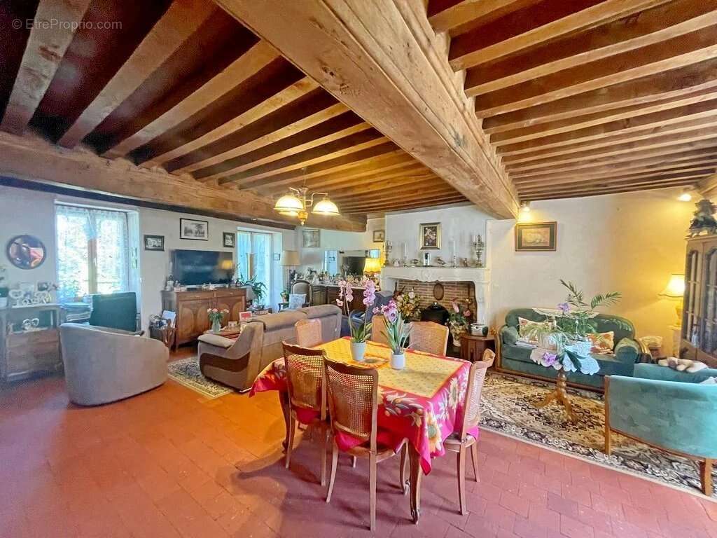 Maison à QUARRE-LES-TOMBES