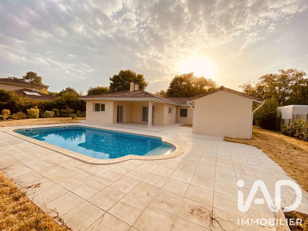 Maison 161 m² à Saint-Aubin-De-Medoc  - photo 7