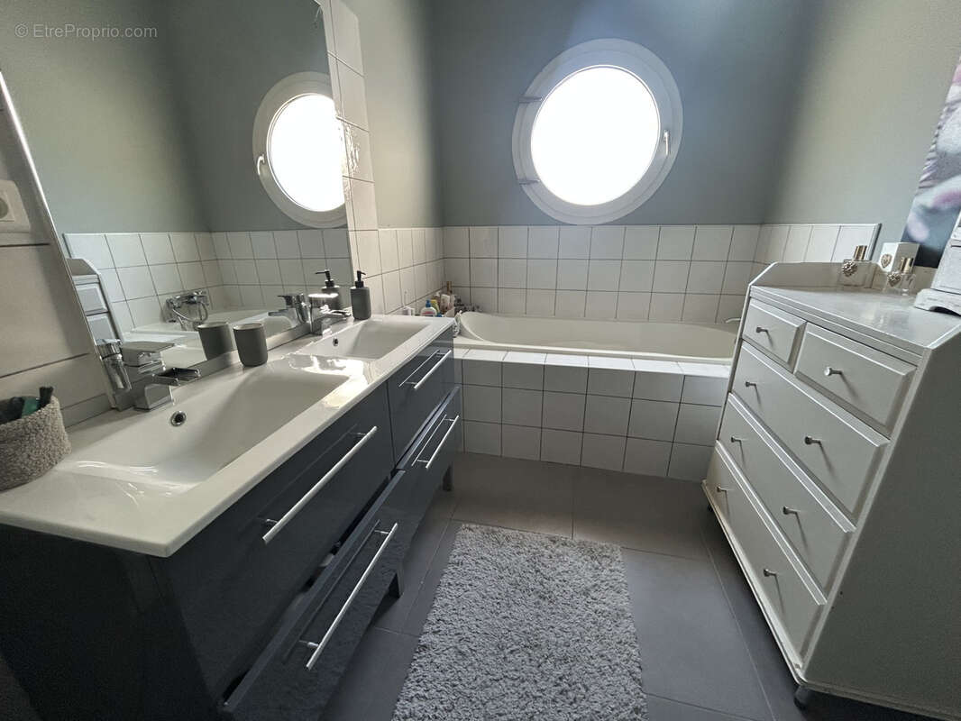 Maison à SAINTE-BAZEILLE