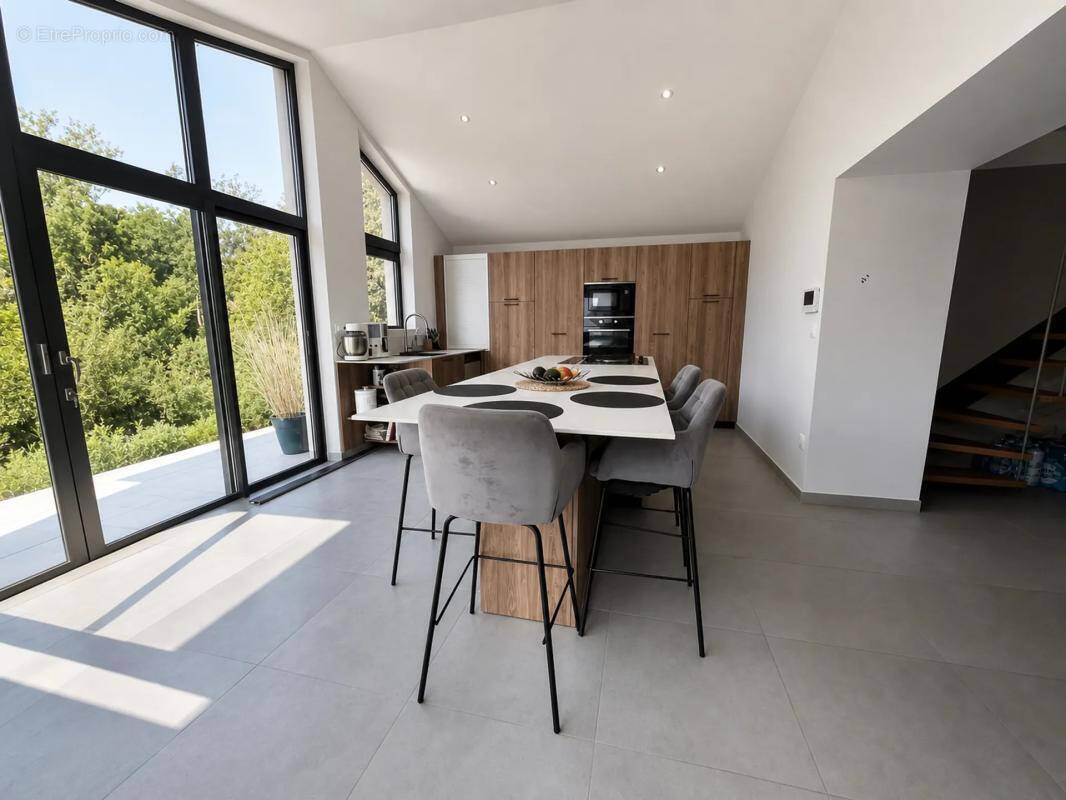 Maison à VERNEUIL-EN-HALATTE
