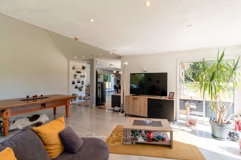 Maison à AUBRY-LE-PANTHOU