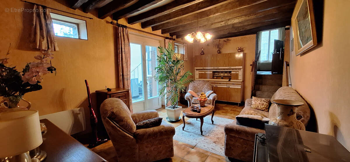 Maison à LAROCHE-SAINT-CYDROINE