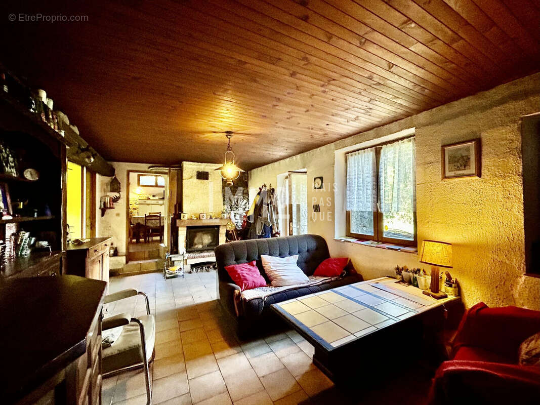 Maison à LES CHAPELLES