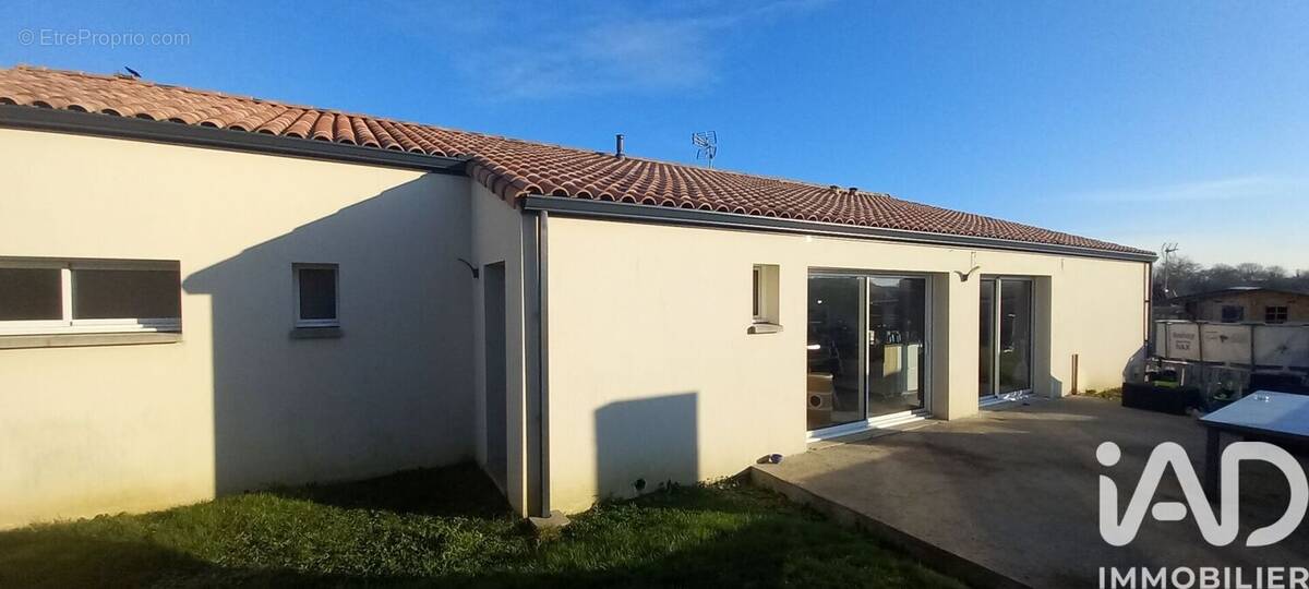 Photo 1 - Maison à MESNARD-LA-BAROTIERE