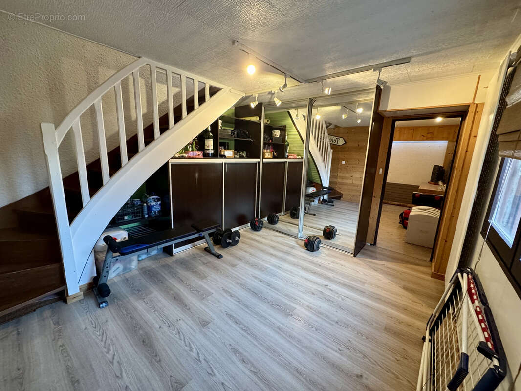 appartement 103m2 à Plein Soleil avec cave et stationnement - photo 11