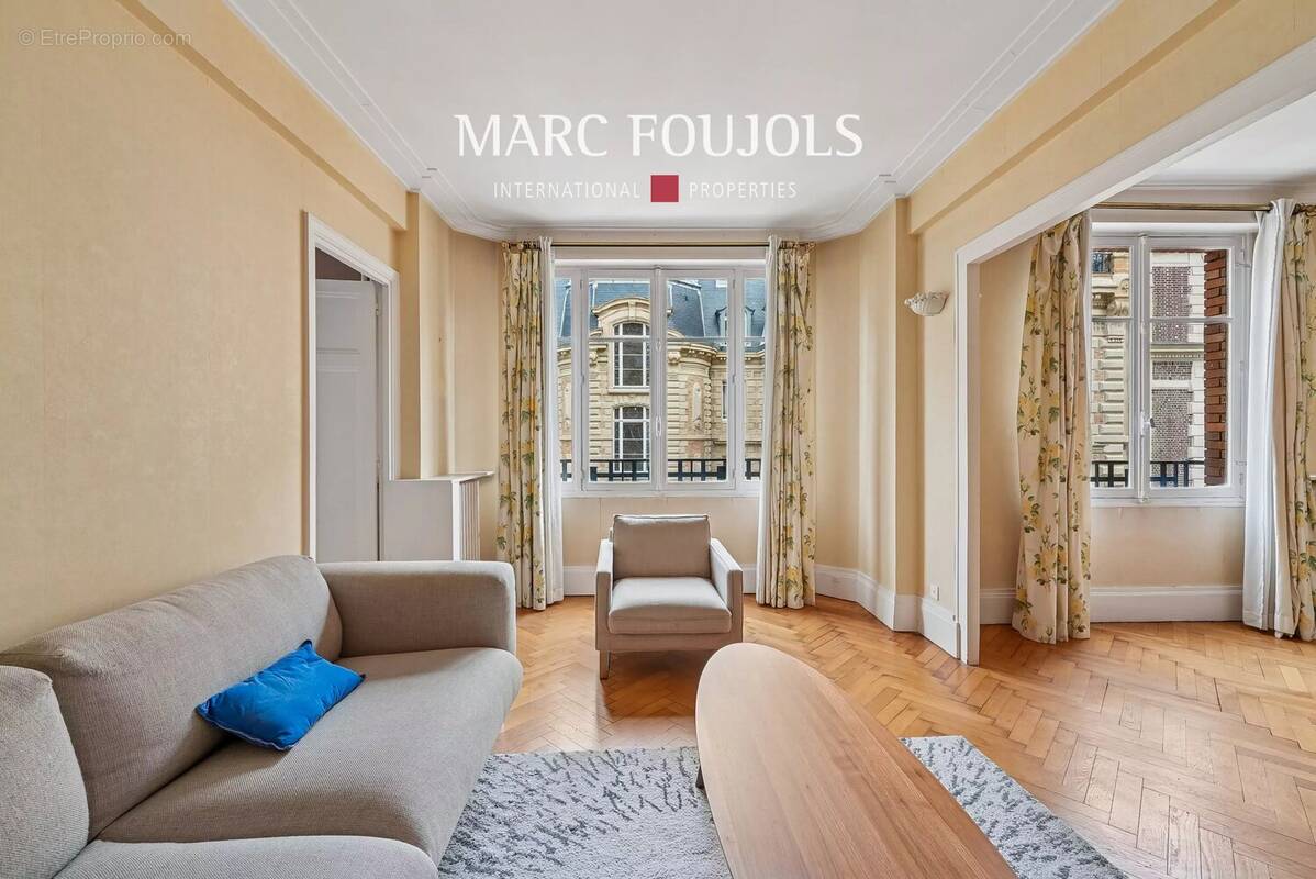 Appartement à PARIS-8E