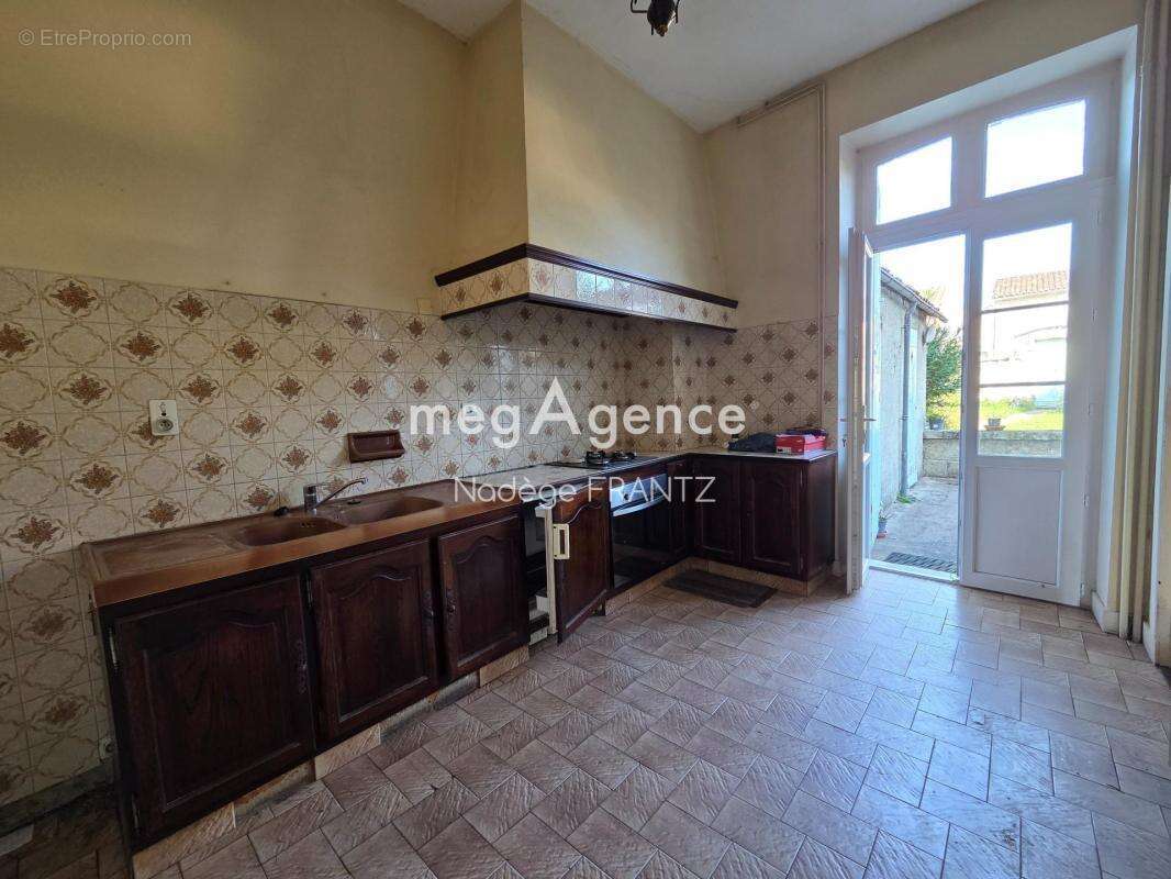 Maison à SAINT-JEAN-D'ANGELY