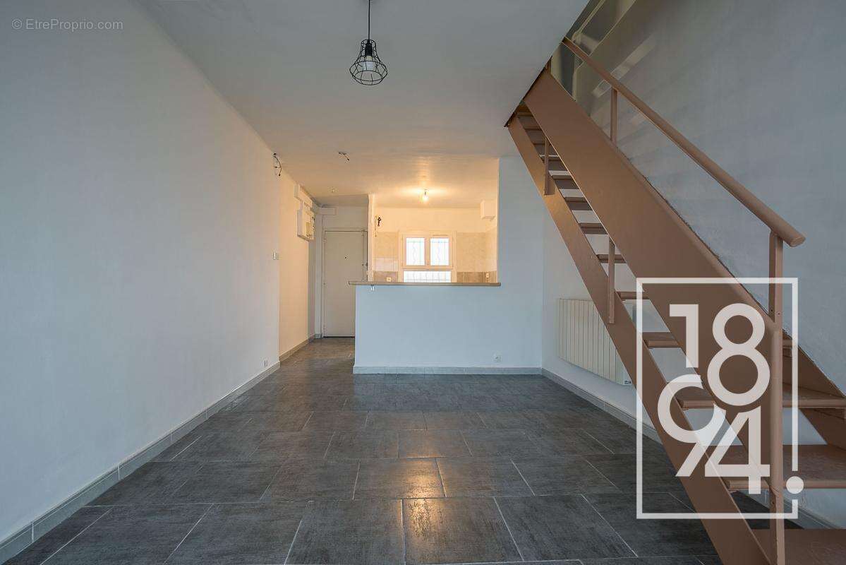 Appartement à MARSEILLE-4E