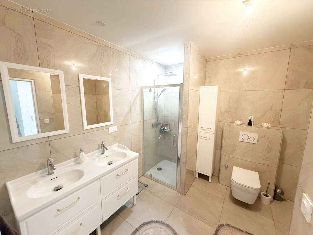 Maison à LES MARTRES-DE-VEYRE