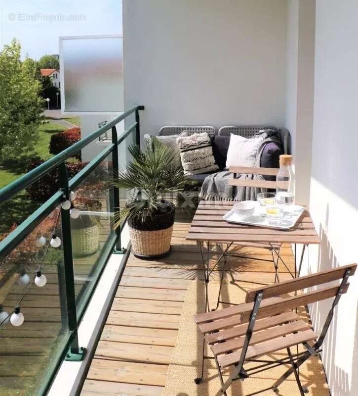 Centre bourg - t2 -   - balcon de 9 m2 - - photo 4